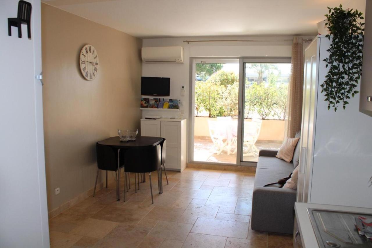 Apartment Avec Terrasse Port De Hyeres